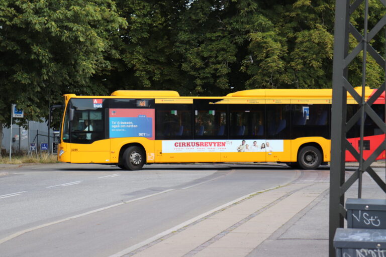 Venstresidereklame på bus i København